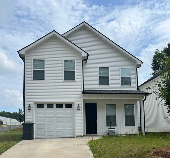 Building Photo - TRAVELERS REST RENTAL ALERT!
