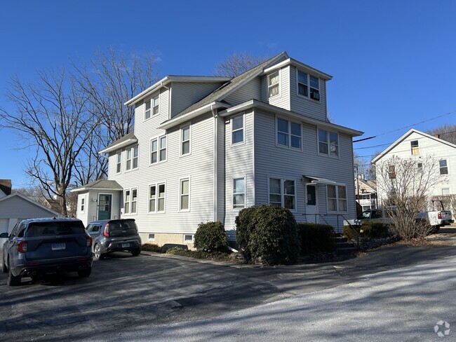 Building Photo - 50 Birch St Unit 2nd Floor Rental