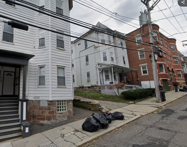 Building Photo - 14 Parker Hill Ave Unit 1