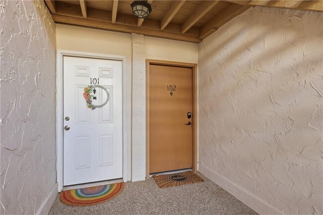 Photo - UPDATED 2BR/2BA WEST PLAZA CONDO Unidad #102