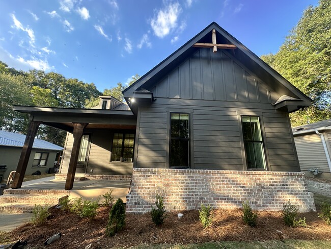 Photo - 402 Phillips Ave