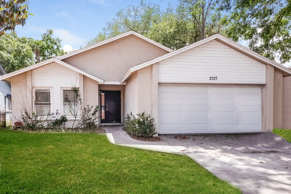 Photo - 2027 Helm Ln