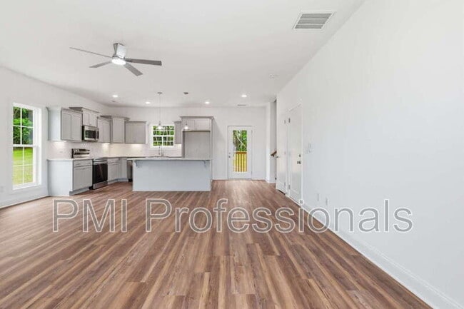 Photo - 295 Spring St
