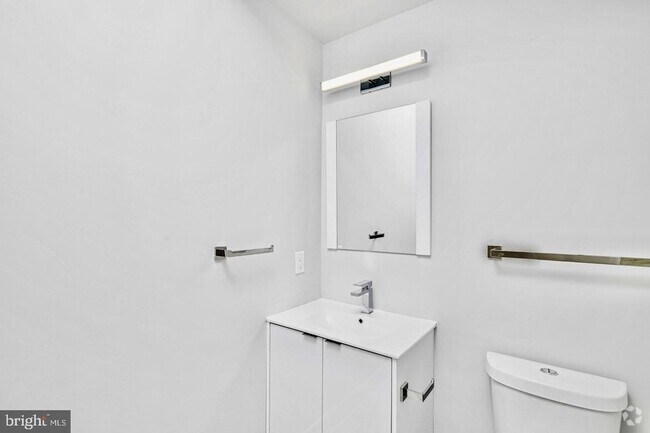 Building Photo - Brand New Luxury Apartments Unit 1