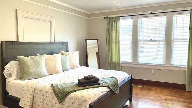 Photo - 117 E Reed St