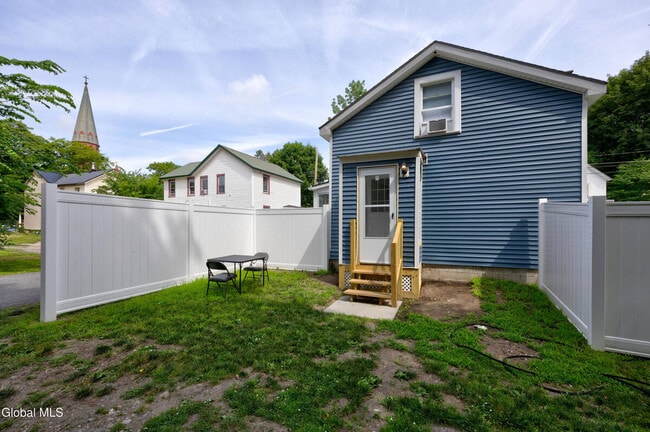 Building Photo - 56 Van Buren St Rental