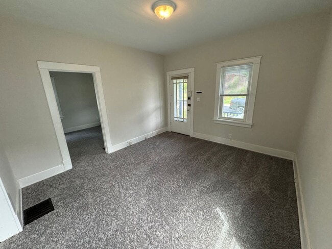 Photo - MADISONVILLE - Adorable 2 bed 2 bath cape ...