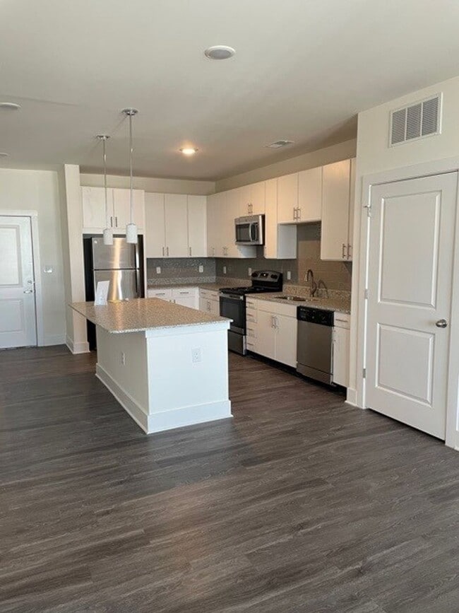 Photo - Pinewell Station