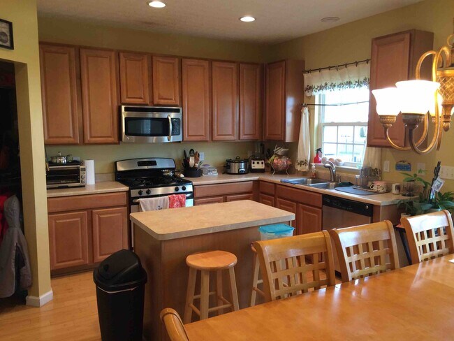 Photo - Beautiful Newer Home in Beavercreek - Near...