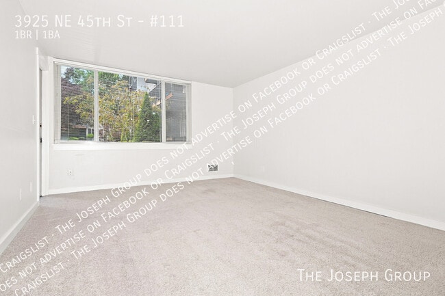 Photo - 3925 NE 45th St Unit #111