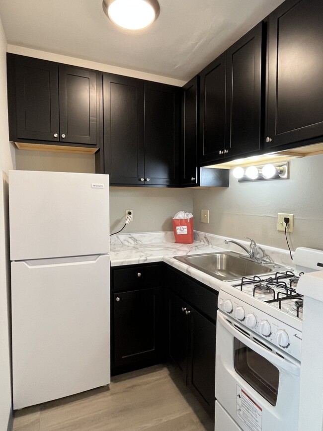 Corner Unit Kitchen - Webster Terrace II Apartments