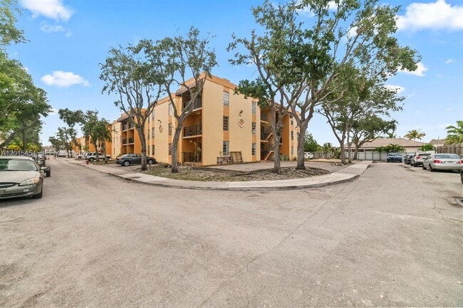 Building Photo - 525 W 69th St Unit 306