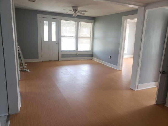 Photo - 2123 E 3rd St