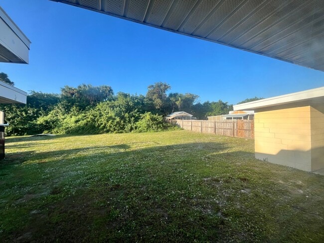 Building Photo - 2338 Shenandoah Rd Unit B