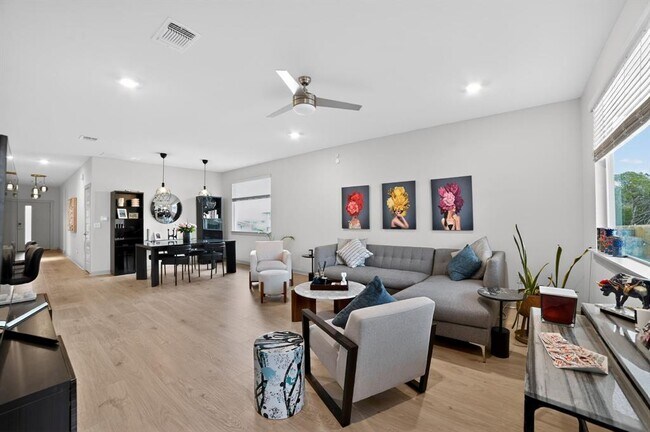 Photo - 2413 Tucker Ln