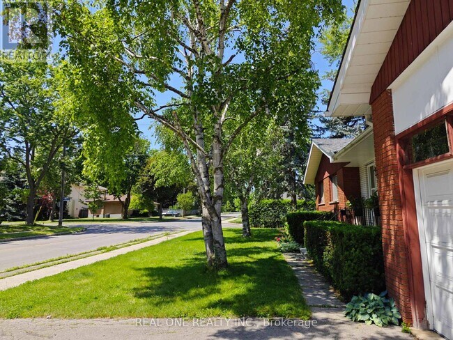 Photo - 275 Parkview Ave