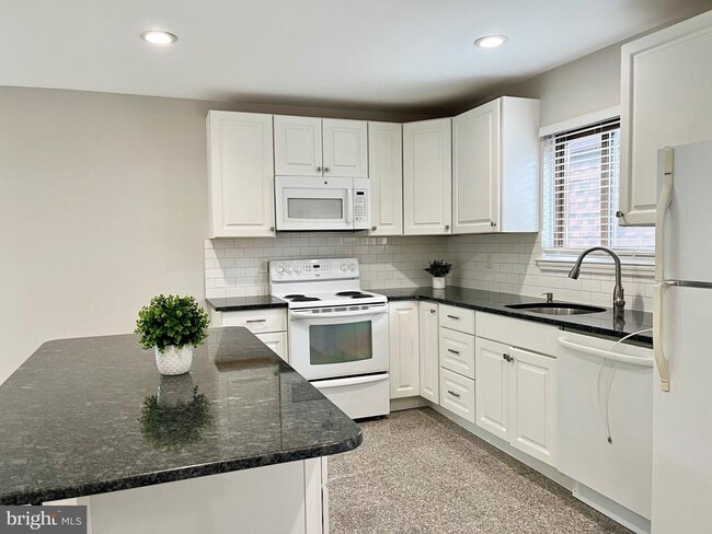 Photo - 702 Meadow Woods Ln
