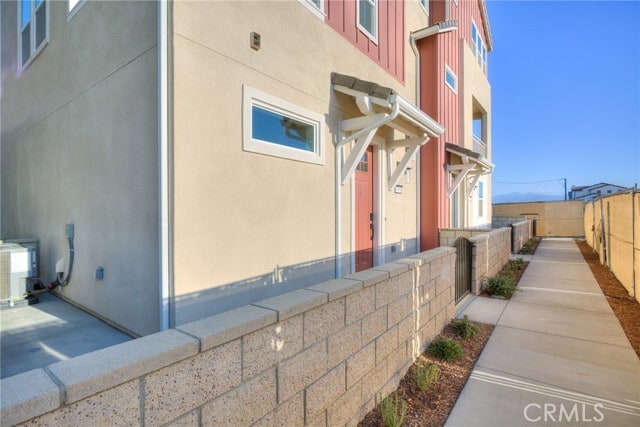 Building Photo - 5999 Huntington Dr Rental