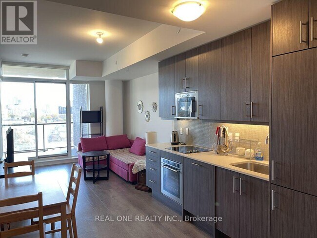 Photo - 297 College St Unit 710