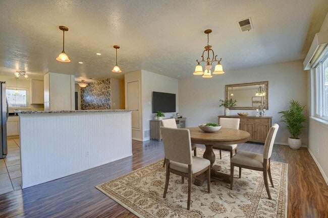 Photo - 5316 Van Christopher Dr NE