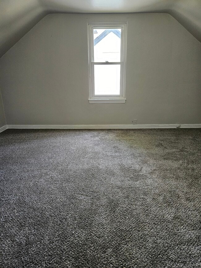 Photo - 512 W 49th Ave