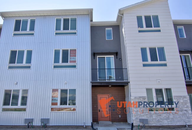 Building Photo - 962 W 500 S Rental
