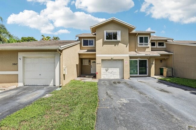 Building Photo - 5843 Woodlands Blvd Rental
