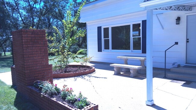 Photo - 180 Main St