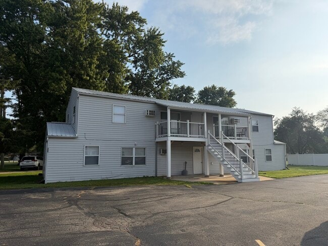 Building Photo - 345 N Shabbona St Unit 2W