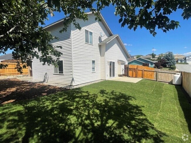Building Photo - Now renting 3 bedroom 2.5 bathrooms. Rental
