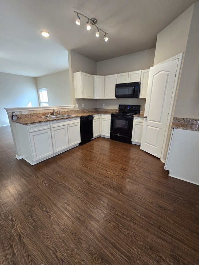 Photo - 457 Ambrose Avenue