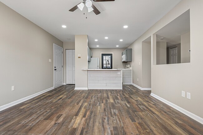 102 N Caroline Pl