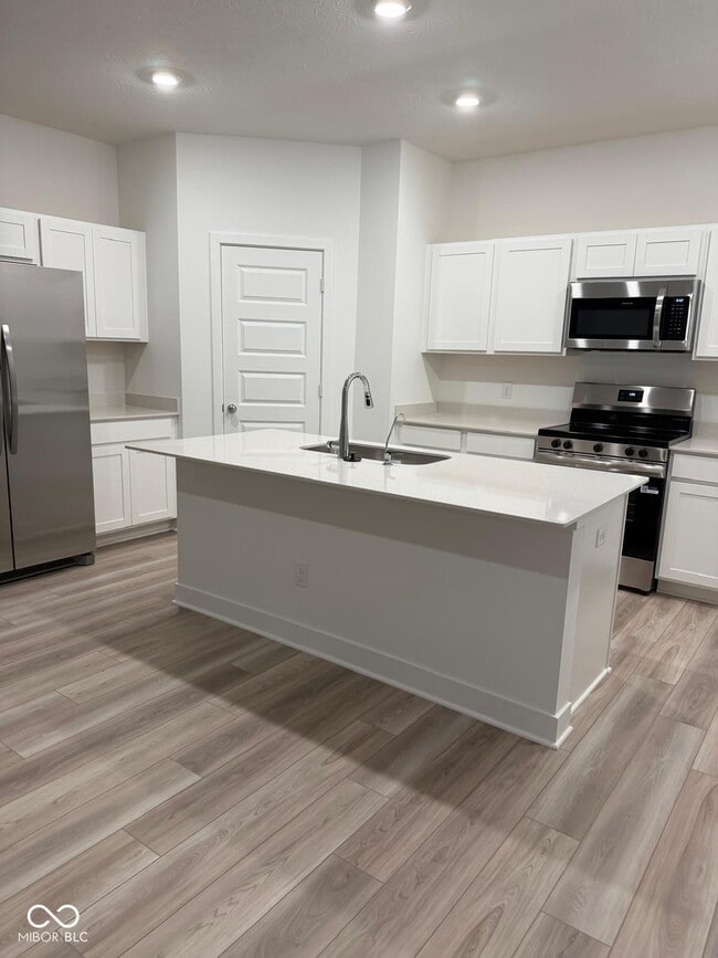 Photo - 2884 Woods Edge Dr