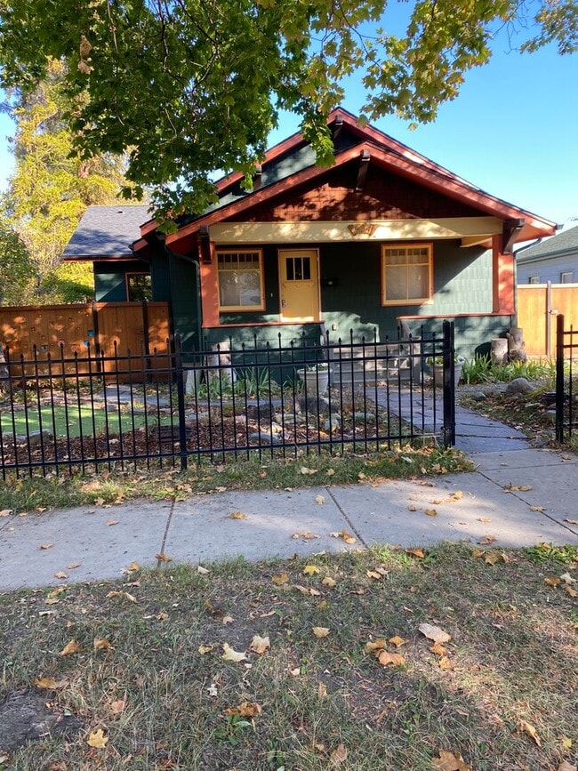 Building Photo - Beautiful 2bdr Bungalow Near Downtown