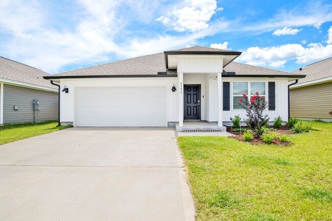 Building Photo - Beautiful new home with convenient access
