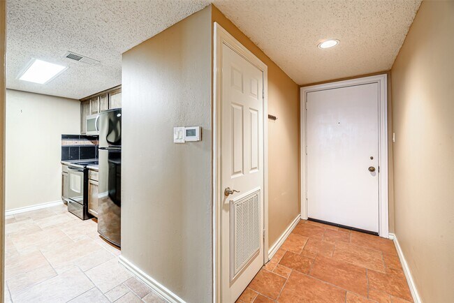 Photo - 14655 Champion Forest Dr Dr Unidad 1501