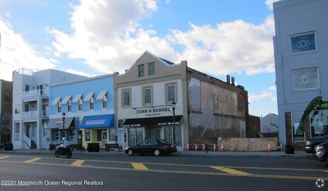 Building Photo - 1060 Ocean Ave Unit 1 Rental