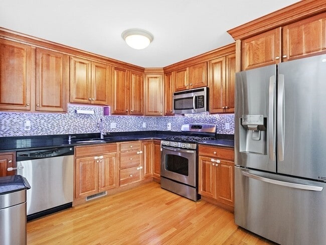 Photo - 32 Common St Unit 2-3