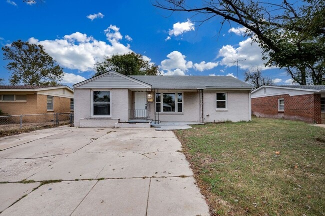 Building Photo - 1222 E Del Mar St