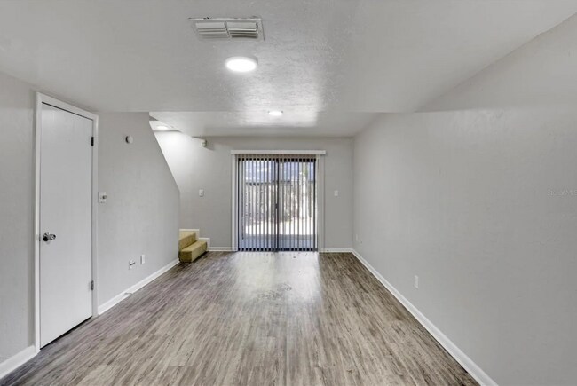 Photo - 915 SW 61st St