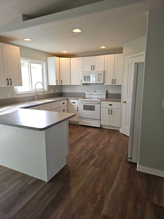 Photo - Updated Open Floor Plan in Nampa!