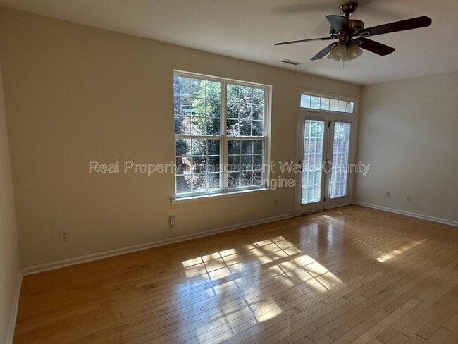 Photo - 119 Longchamp Ln