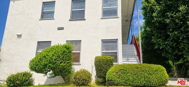 Building Photo - 1351 Cochran Ave Unit 10