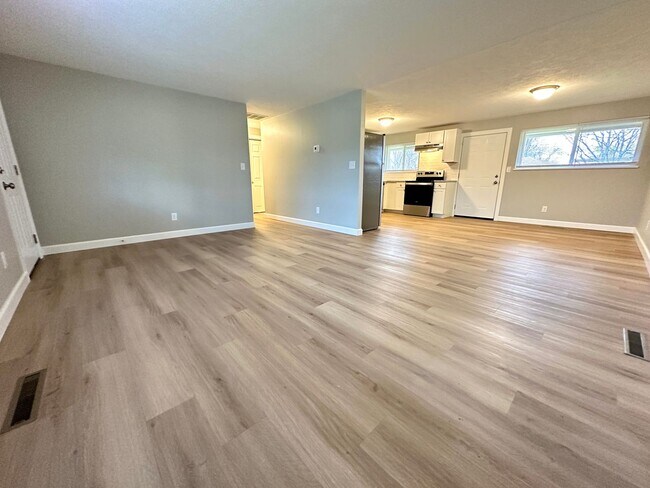 Photo - 305 Primrose Ln