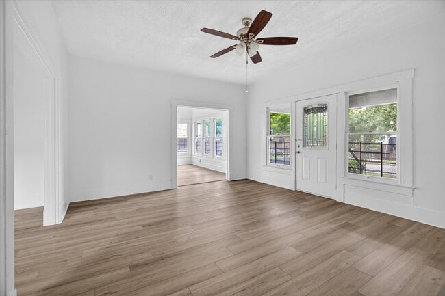 Photo - 1607 Holman St