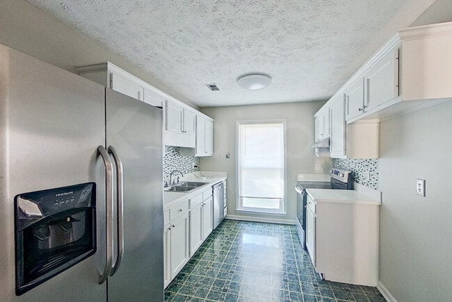 Photo - 908 Inglewood Ln