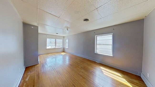 Photo - Spacious 1 Bedroom Apartment