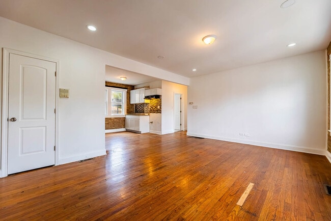 1633 W 76th St