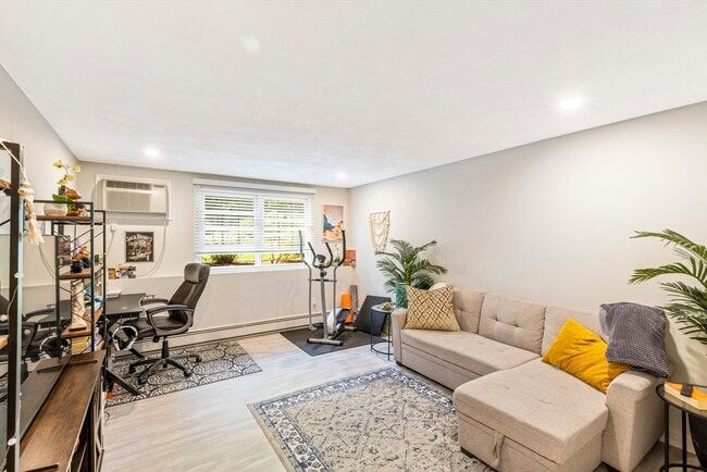 Building Photo - 205 Great Rd Unit A7