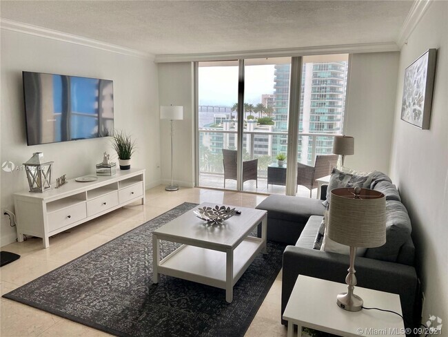 Building Photo - 1155 Brickell Bay Dr Unit The Mark Brickell Bay Rental